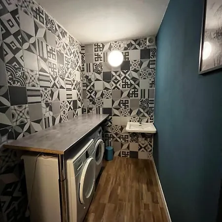 Proche Centre Et Gare לורדה